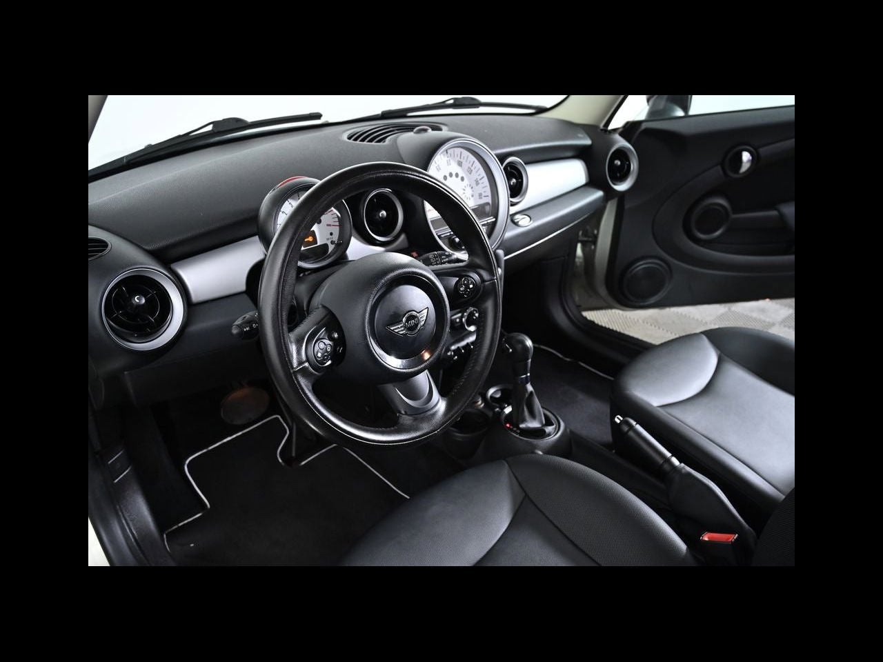 2011 MINI HARDTOP 2 DOOR 2dr Cpe