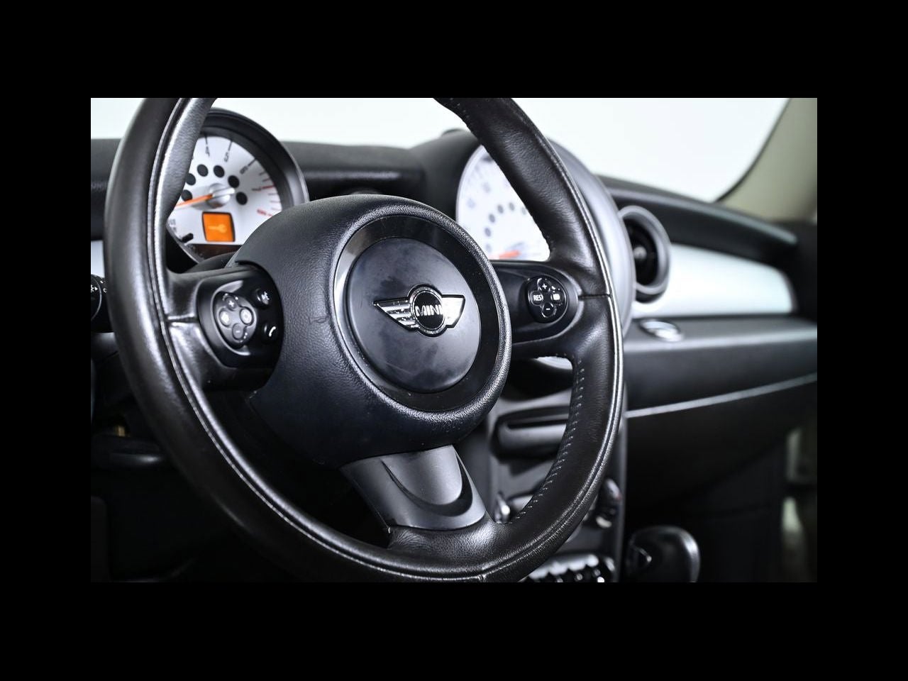 2011 MINI HARDTOP 2 DOOR 2dr Cpe