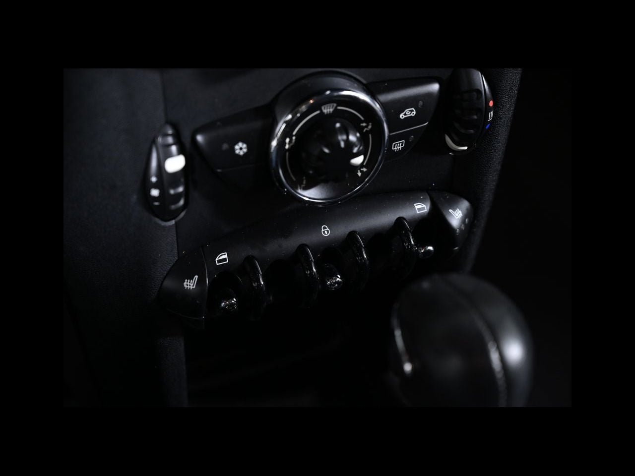 2011 MINI HARDTOP 2 DOOR 2dr Cpe