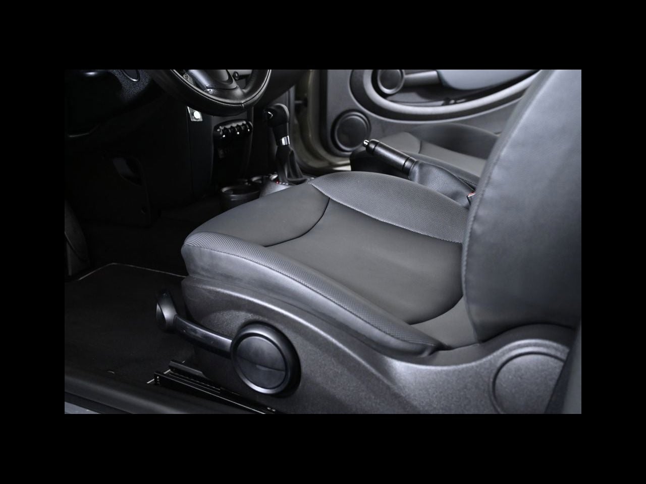 2011 MINI HARDTOP 2 DOOR 2dr Cpe