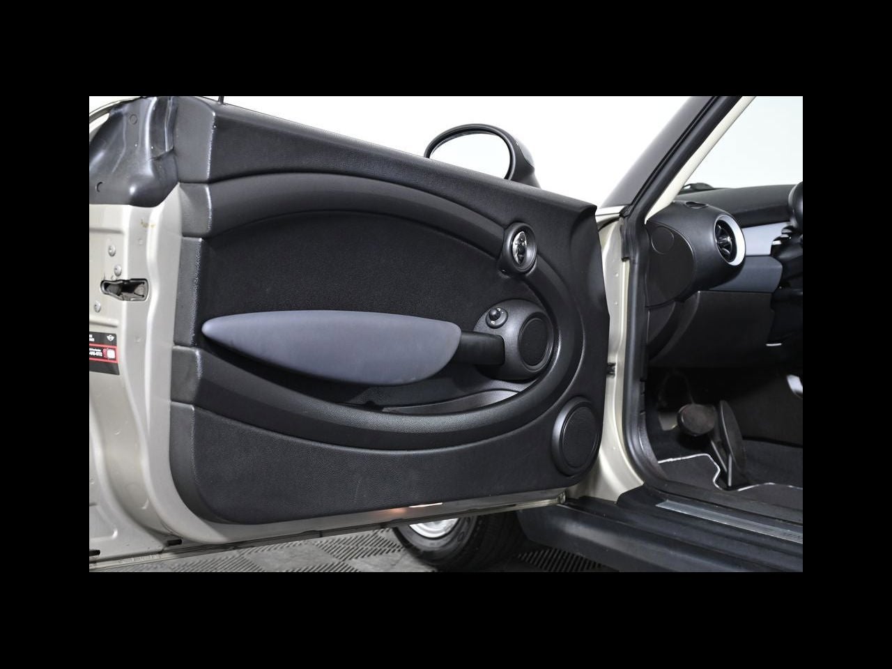 2011 MINI HARDTOP 2 DOOR 2dr Cpe