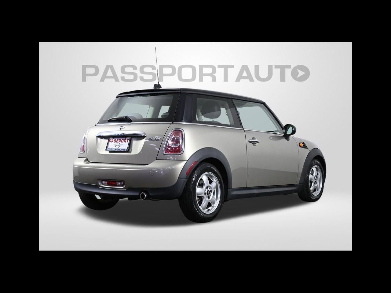 2011 MINI HARDTOP 2 DOOR 2dr Cpe