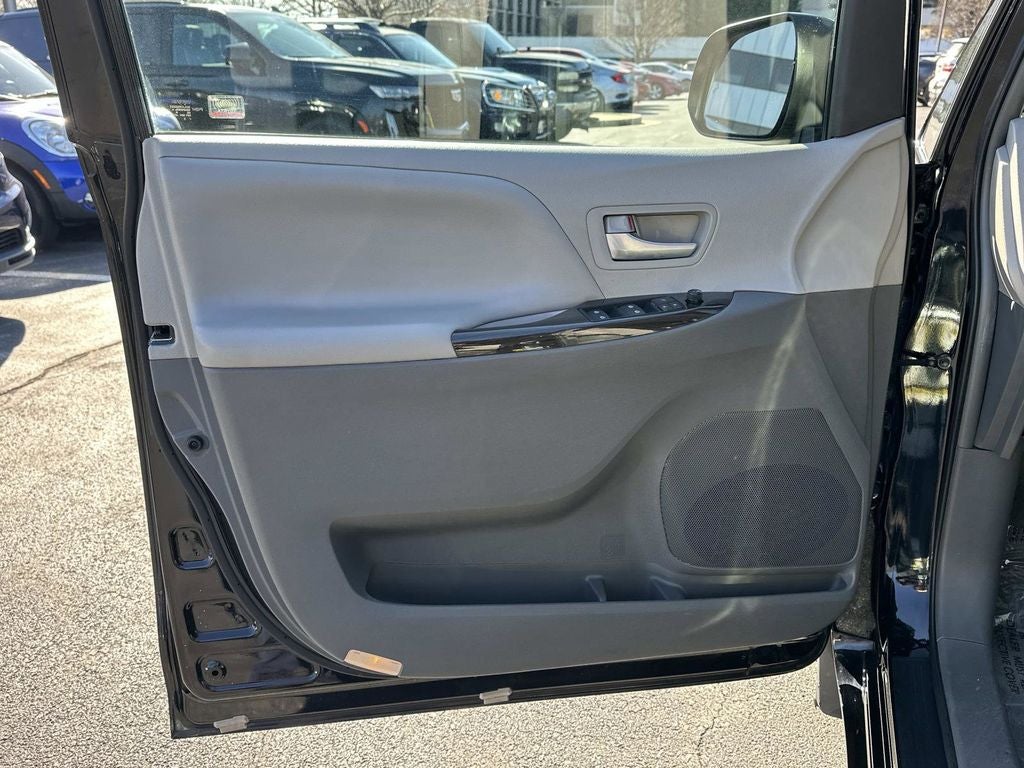 2016 Toyota Sienna XLE 7 Passenger