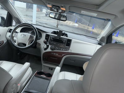 2013 Toyota Sienna XLE Mobility Auto Access