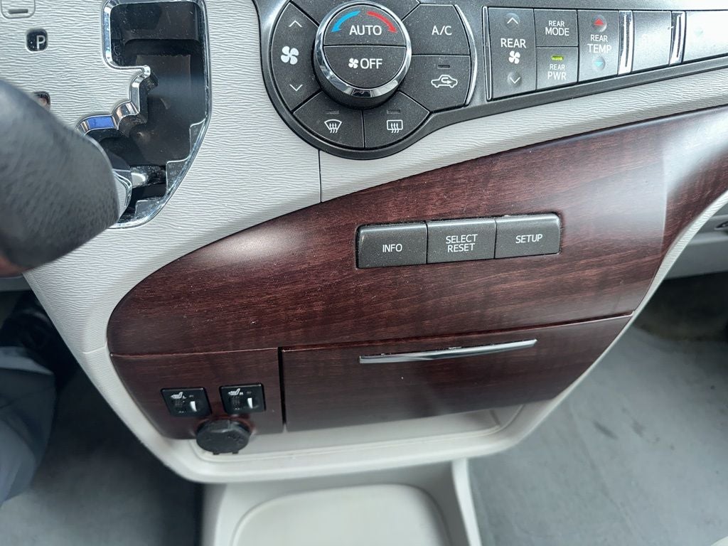 2013 Toyota Sienna XLE Mobility Auto Access