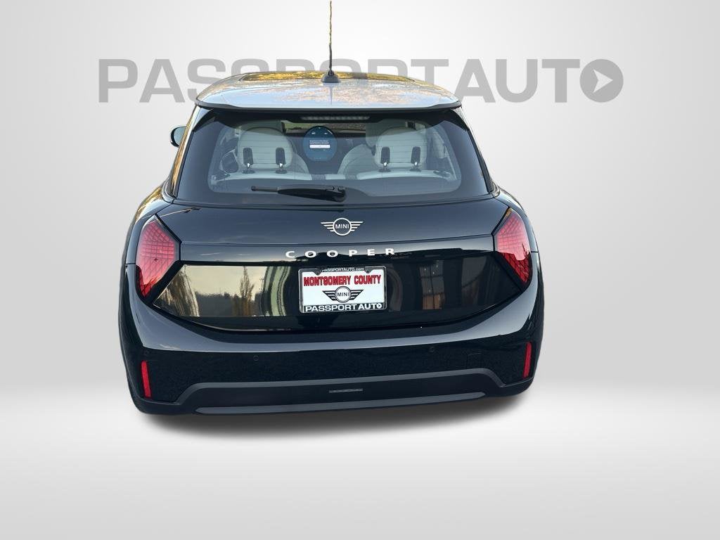 2025 MINI Cooper Signature Plus Hardtop 2 Door