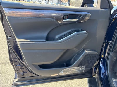 2026 Toyota Highlander Hybrid Platinum