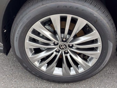 2026 Toyota Highlander Hybrid Platinum