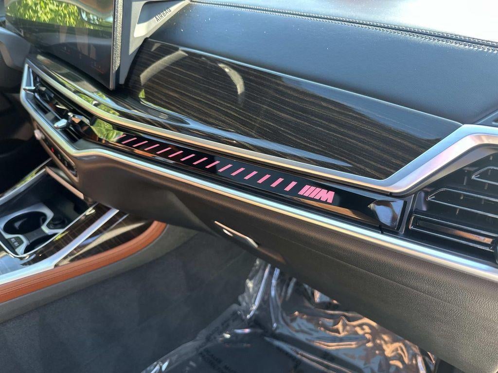 2023 BMW X7 M60i