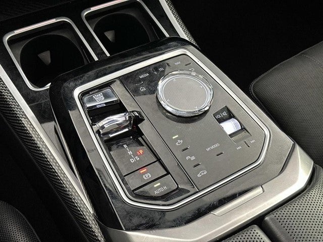 2023 BMW 7 Series 740i