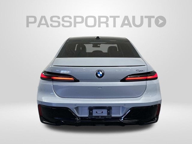 2023 BMW 7 Series 740i