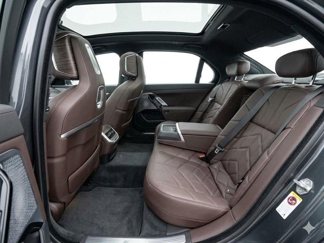 2023 BMW 7 Series 740i