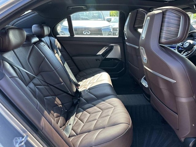 2023 BMW 7 Series 740i