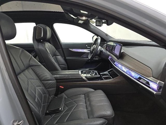 2023 BMW 7 Series 740i