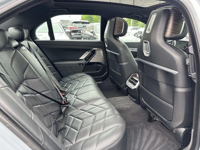 2023 BMW 7 Series 740i