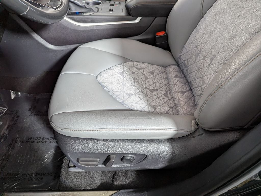 2023 Toyota Highlander Hybrid Bronze Edition