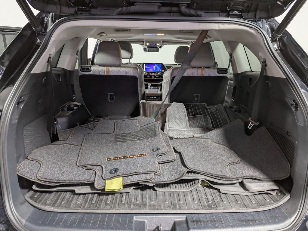 2023 Toyota Highlander Hybrid Bronze Edition