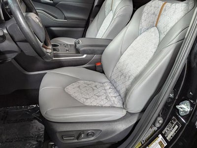 2023 Toyota Highlander Hybrid Bronze Edition
