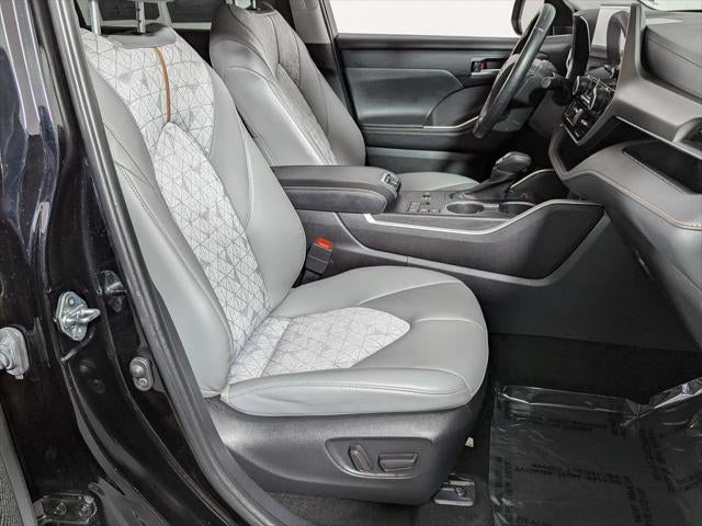 2023 Toyota Highlander Hybrid Bronze Edition