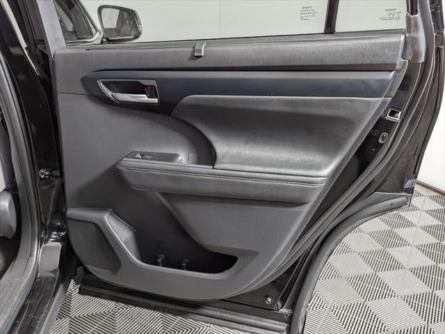 2023 Toyota Highlander Hybrid Bronze Edition