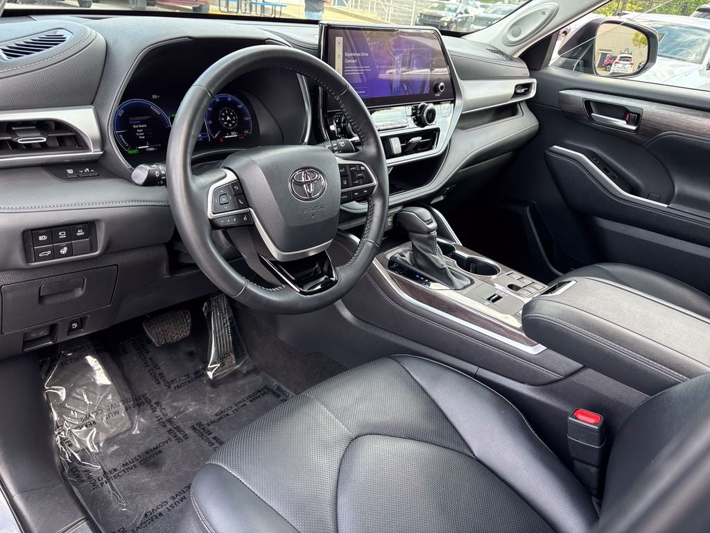 2024 Toyota Highlander Hybrid Platinum