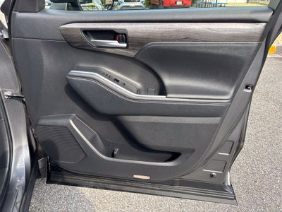 2024 Toyota Highlander Hybrid Platinum