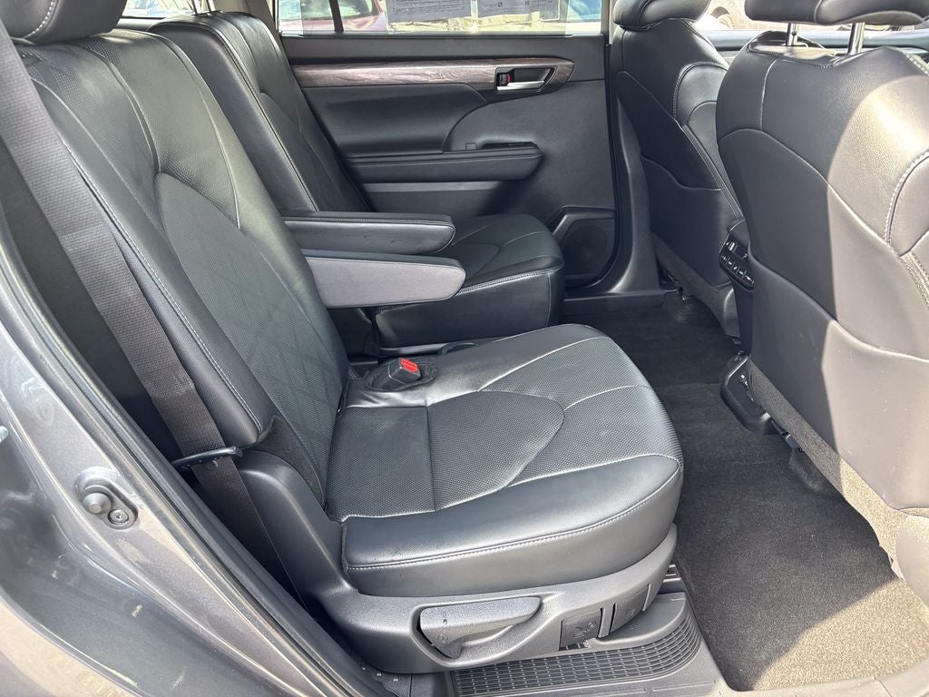 2024 Toyota Highlander Hybrid Platinum