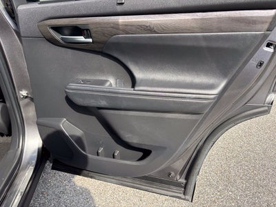 2024 Toyota Highlander Hybrid Platinum