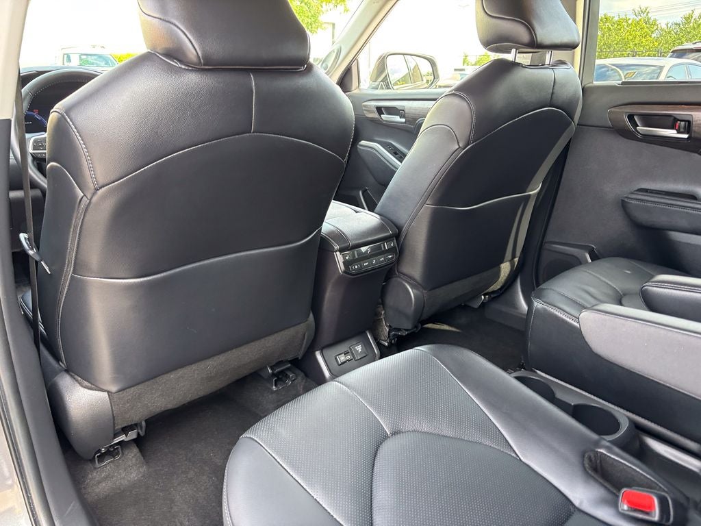 2024 Toyota Highlander Hybrid Platinum