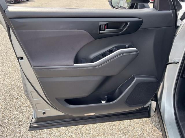 2025 Toyota Highlander LE