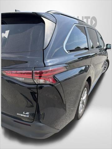 2022 Toyota Sienna LE 8 Passenger