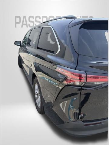 2022 Toyota Sienna LE 8 Passenger