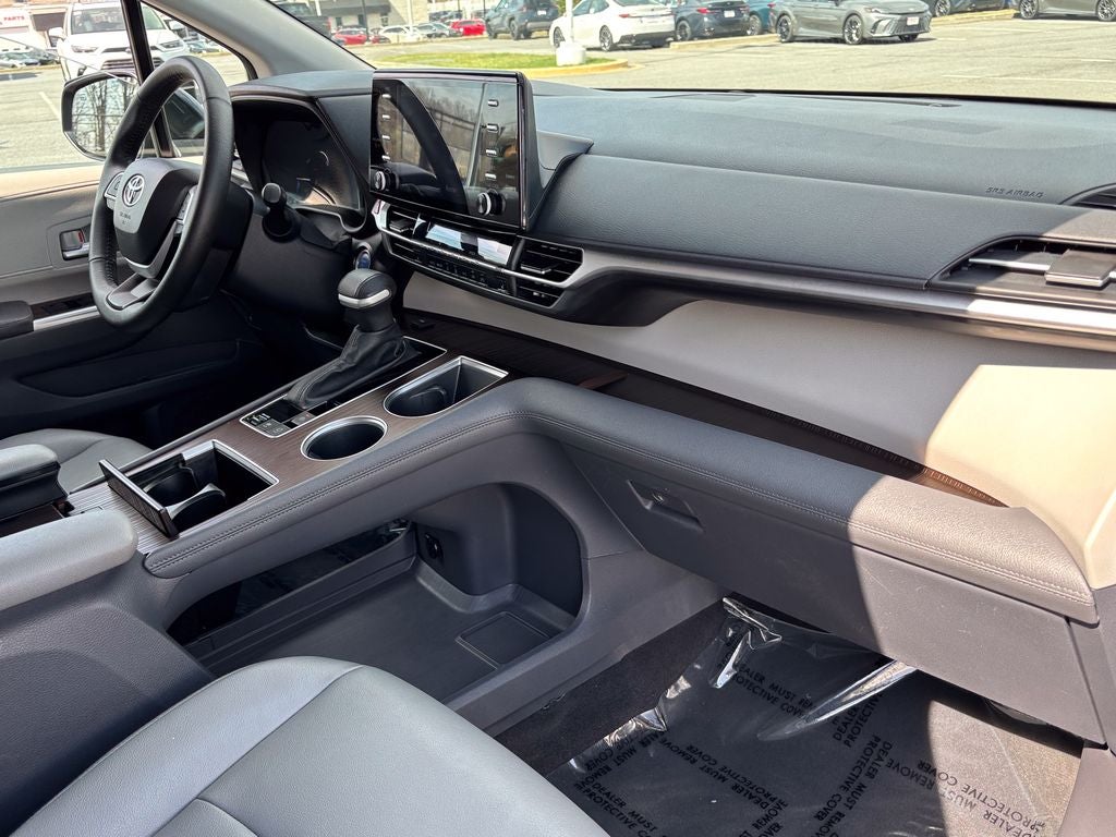 2023 Toyota Sienna XLE