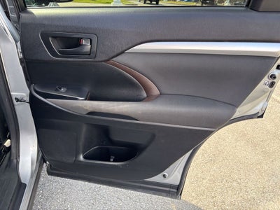 2016 Toyota Highlander LE