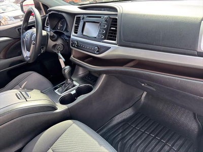 2016 Toyota Highlander LE