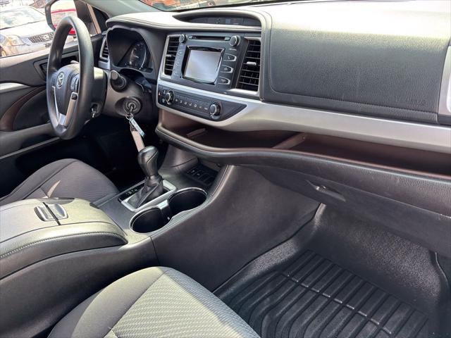 2016 Toyota Highlander LE